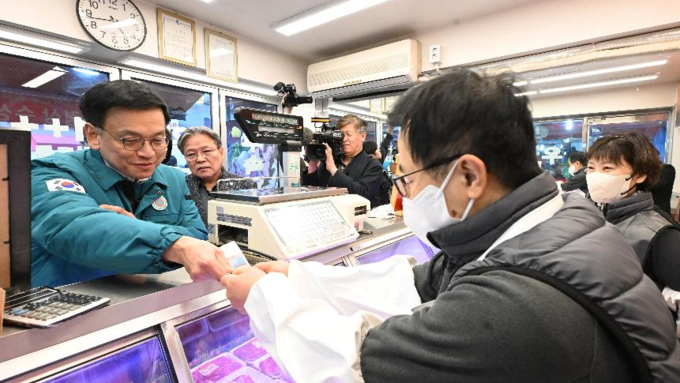 전통시장서 농축산물 사면 최대 2만원 환급